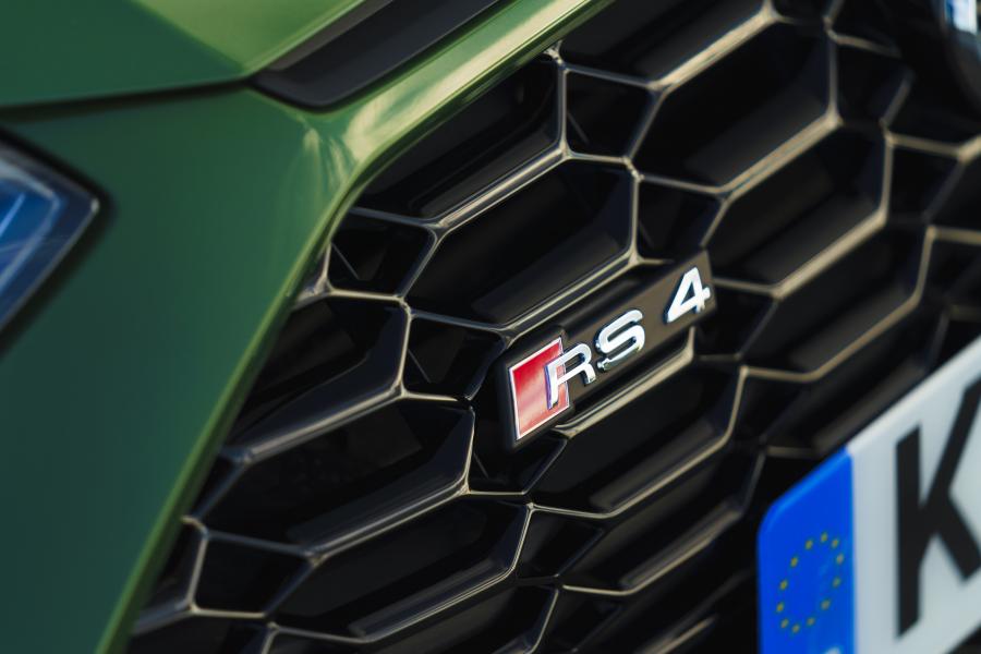 Логотип Audi RS4 Avant (B9) 2020 года  (UK) (фото 14 из 99)